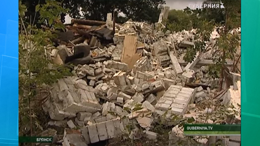 В Брянске до сих пор не начали восстанавливать разрушенный особняк Баженовых