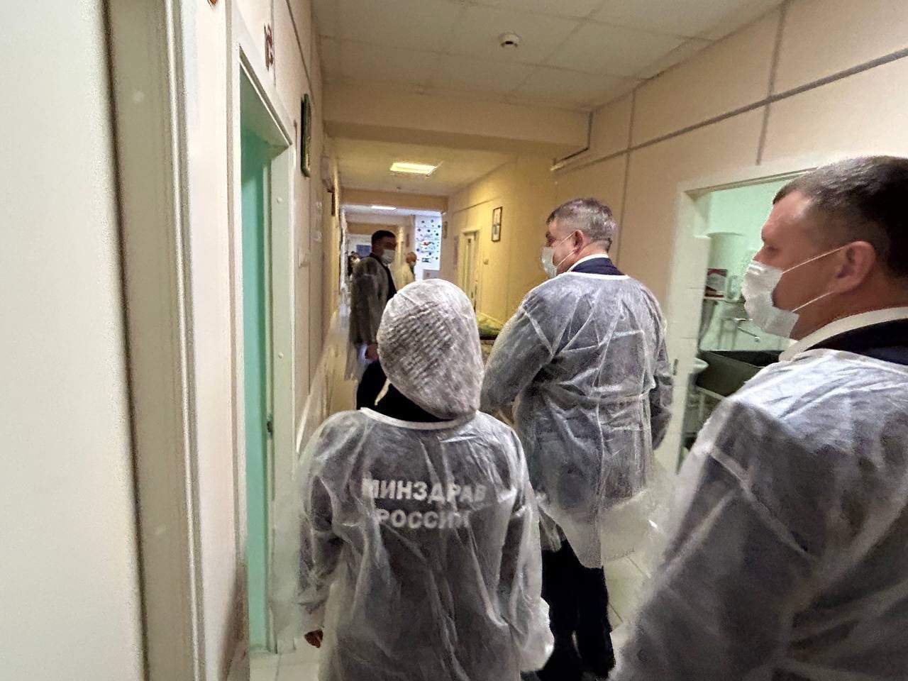 Губернатор Богомаз и врачи Минздрава посетили раненых гимназистов
