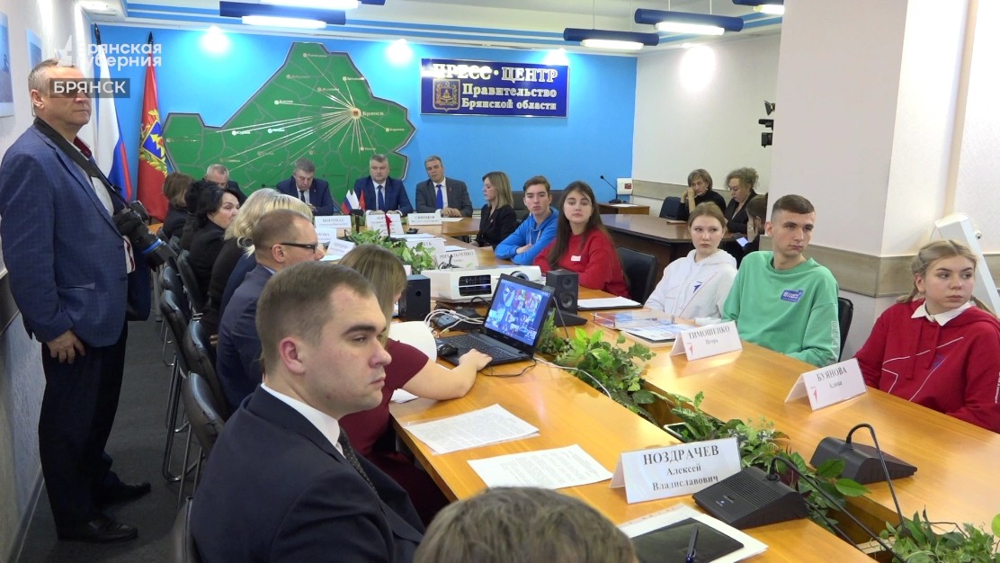 Александр Богомаз принял участие в заседании координационного совета по развитию «Движения первых»