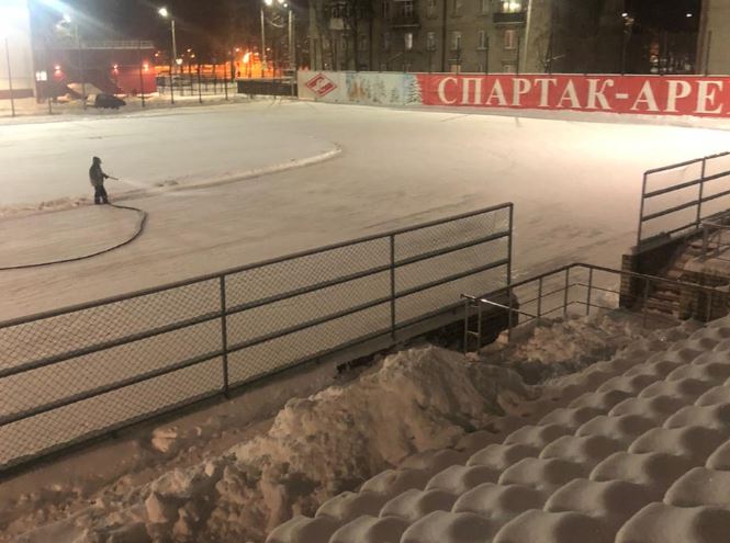 В Брянске готовят к открытию каток площадью пять тысяч квадратных метров