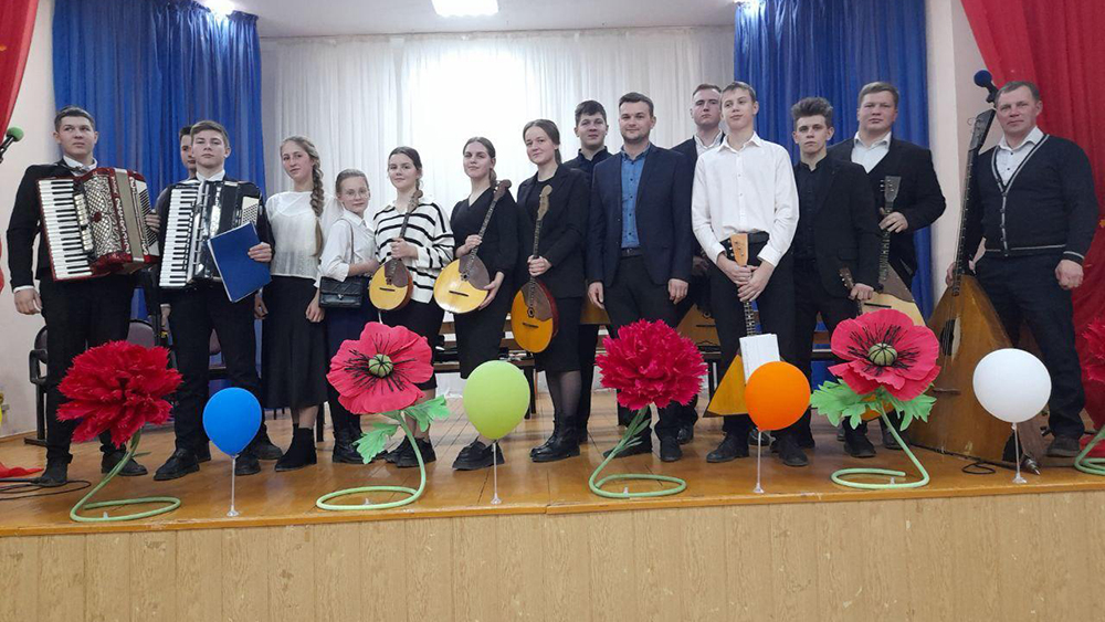 В Жуковке в доме-интернате состоялся концерт ансамбля народных инструментов