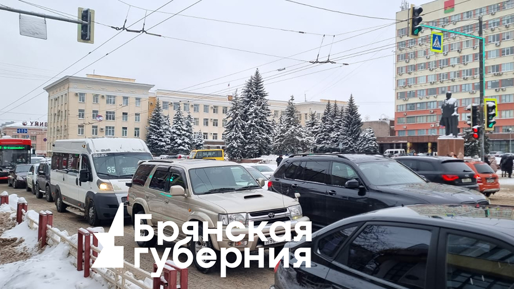 На проспекте Ленина в Брянске из-за ремонта возникла огромная пробка