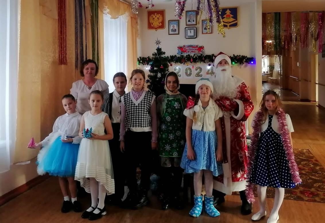 Для детей из дома-интерната брянского посёлка Бытошь устроили новогодний праздник