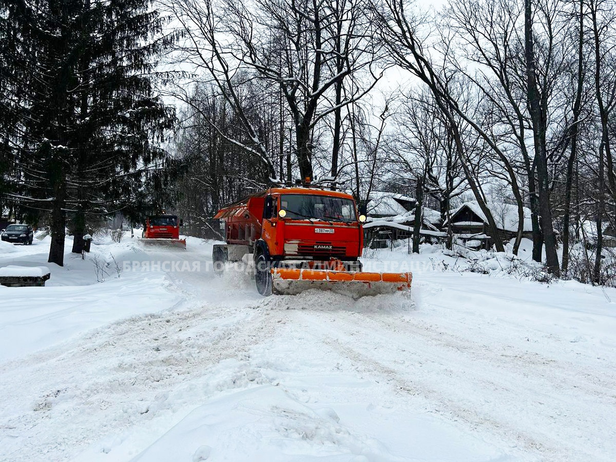 В Брянске за декабрь дорожники убрали больше снега, чем за весь прошлый год