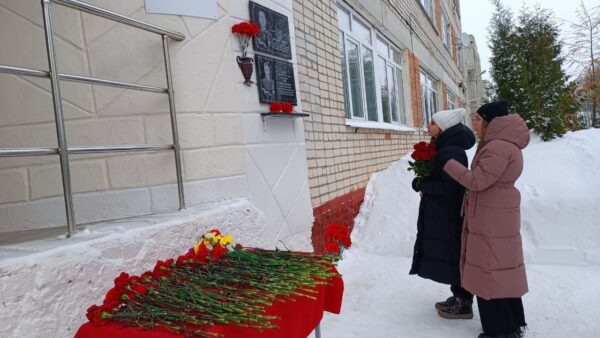 В брянском лицее открыли мемориальную доску герою СВО Сергею Рудину