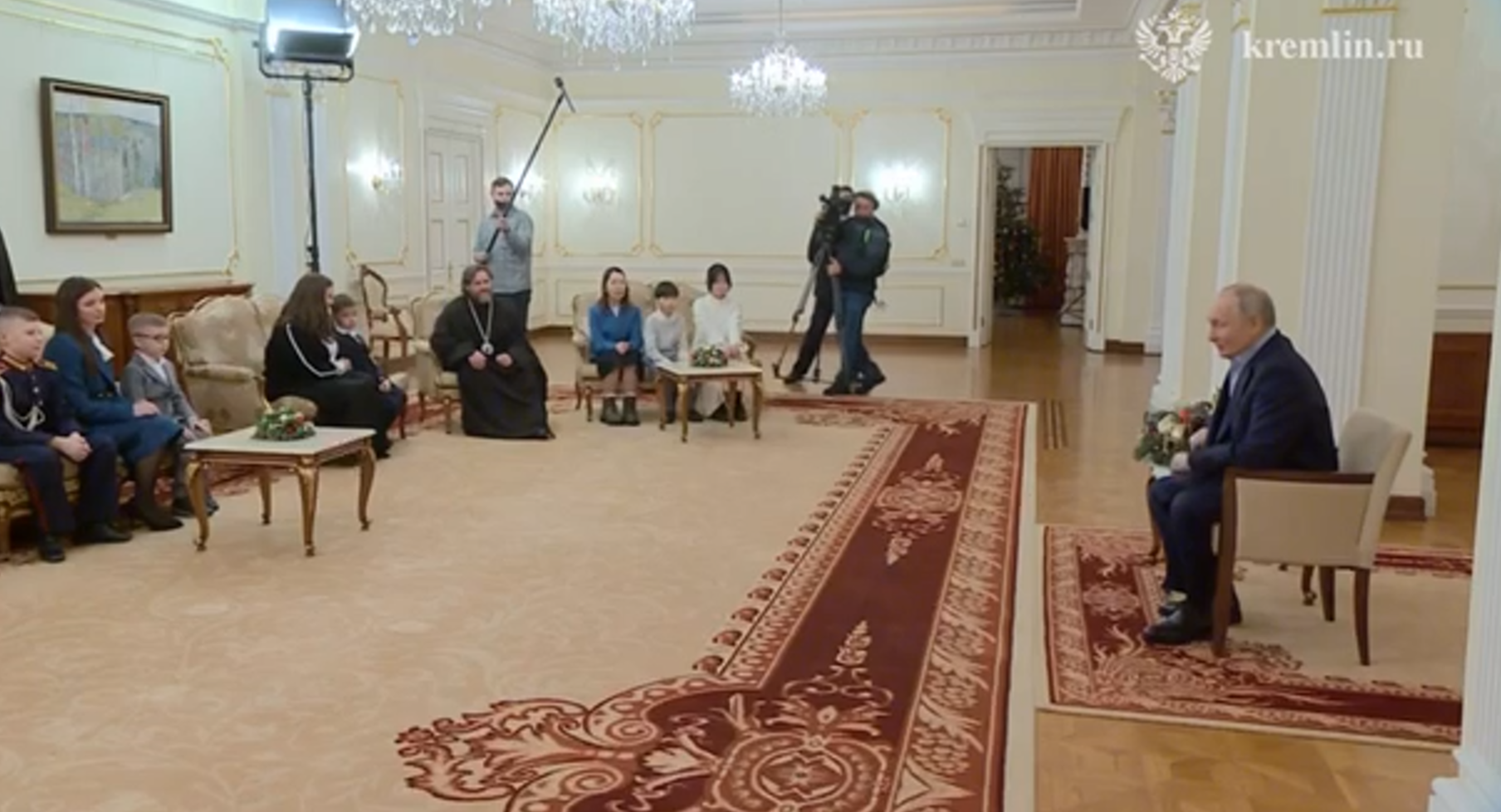 Президент России Владимир Путин встретился с семьями погибших в СВО Героев России