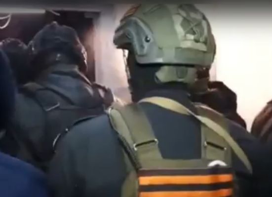 В Брянске закрытию попавшего в скандал с сожженным паспортом клуба предшествовала полицейская облава