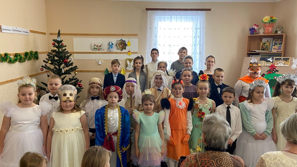 В воскресной школе посёлка Локоть провели благотворительный рождественский концерт