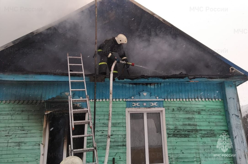 В севском селе Подывотье сгорел дом: есть пострадавший