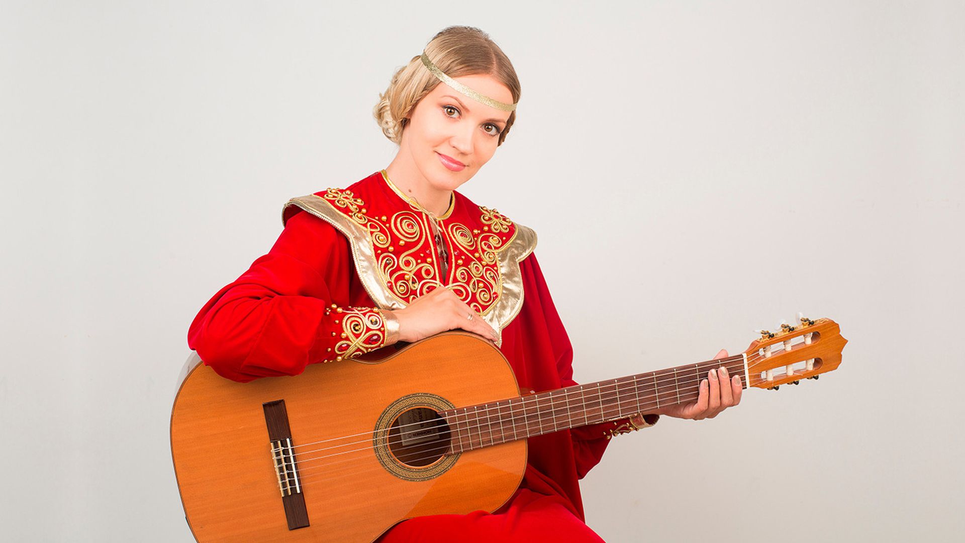 Православная певица Юлия Славянская споет для жителей Брянской области