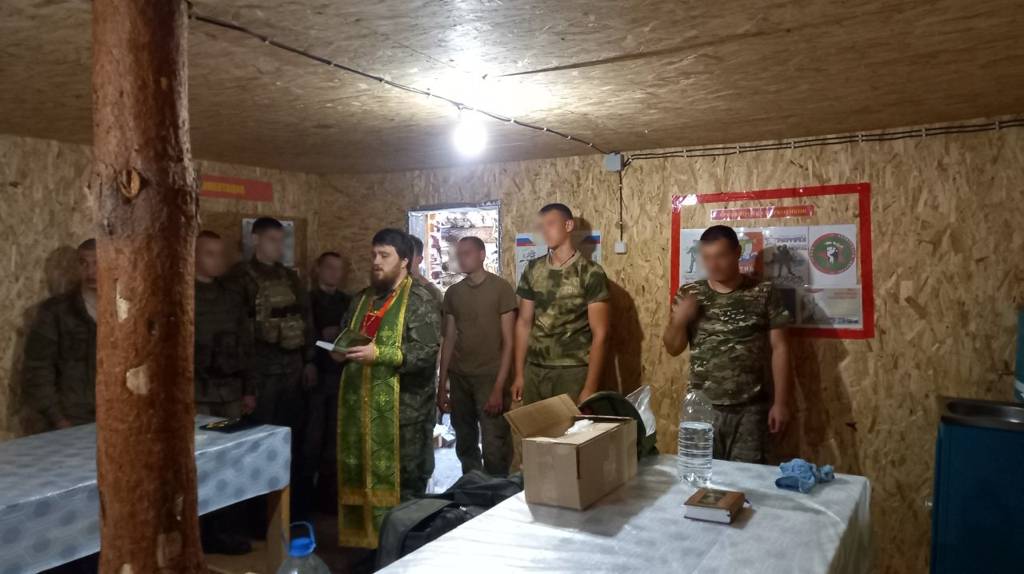 Брянский священник передал бойцам группировки «Север» гуманитарную помощь
