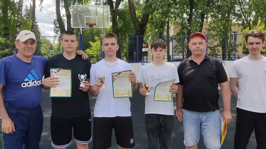 В брянском поселке Локоть определили победителей турнира по настольному теннису