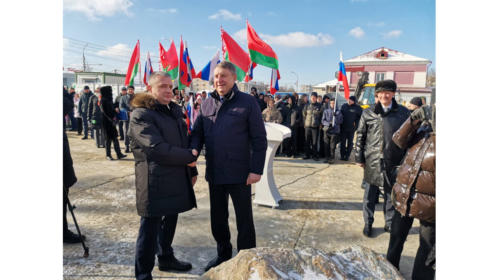 Александр Богомаз и Иван Крупко заложили камень нового многоэтажного дома в Брянске