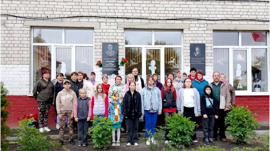 В Навлинском районе увековечили память участника СВО Павла Анишина