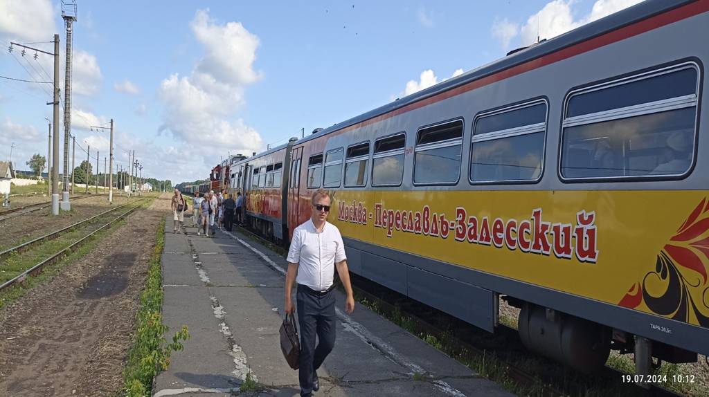 Поезд из Брянска в Смоленск отбуксировали до Жуковки