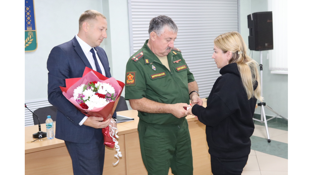 В Брянском районе семьям героев СВО передали награды