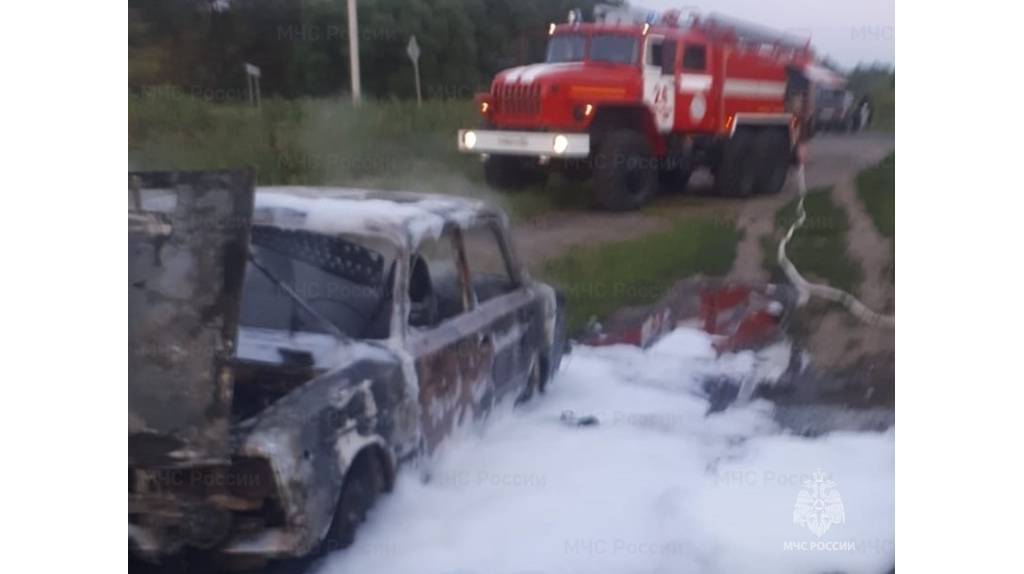В селе Комаричского района сгорела легковушка