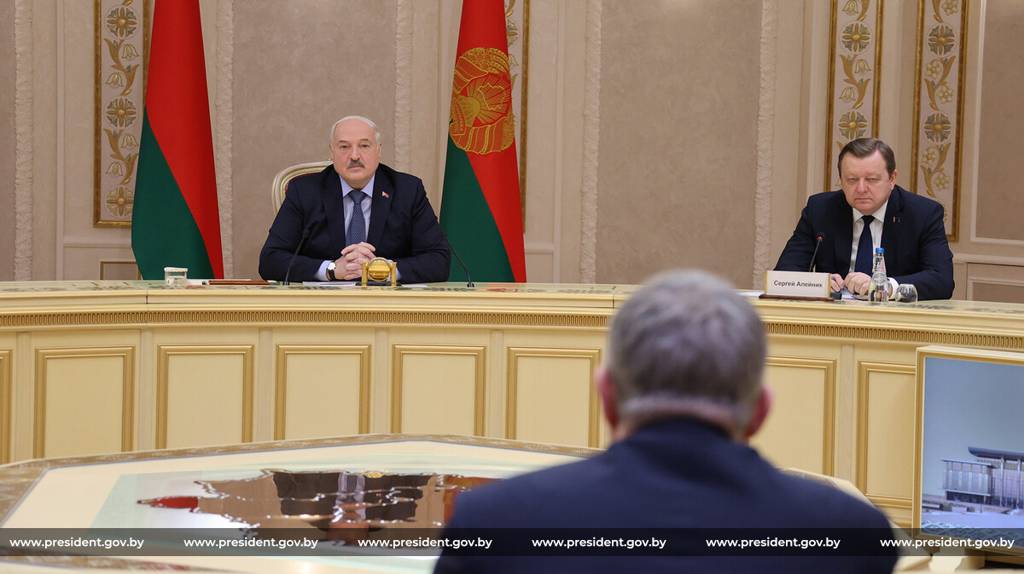 Президент Белоруссии Лукашенко предложил любую помощь Брянщине