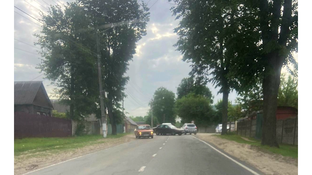 В Унече на улице Пушкина в ДТП попали легковушки