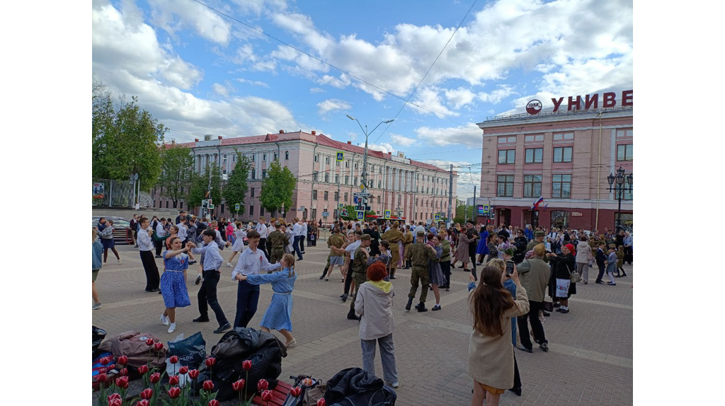 В Брянске состоялась Всероссийская акция «Вальс Победы»