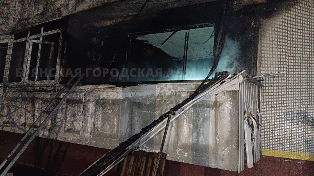 В Брянске из горящей многоэтажки по улице Ромашина эвакуировали 20 человек