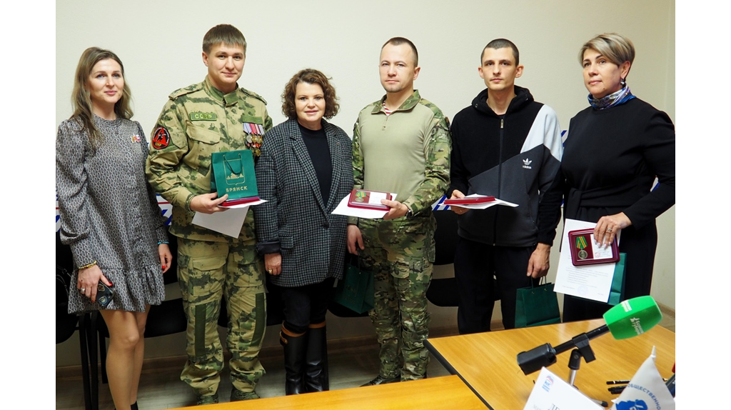 Бойцам СВО вручили медали «Брянск – город воинской славы»