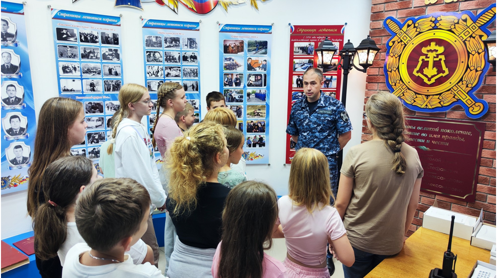 В Брянске для школьников проводят ведомственную акцию «Каникулы с Росгвардией»