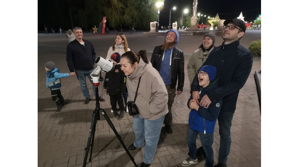 В Брянске продолжаются сеансы тротуарной астрономии