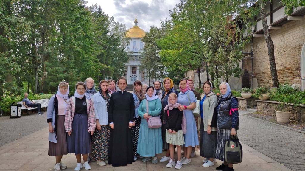 Брянские паломники посетили святыни Псковской епархии