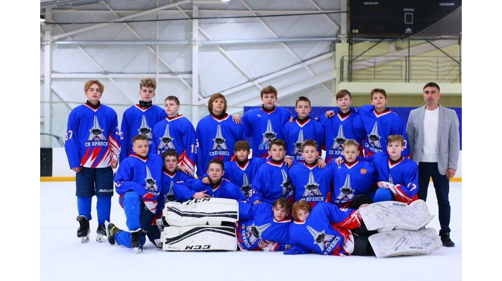 Брянские хоккеисты взяли серебряные медали на «Кубке имени Юрия Гагарина»
