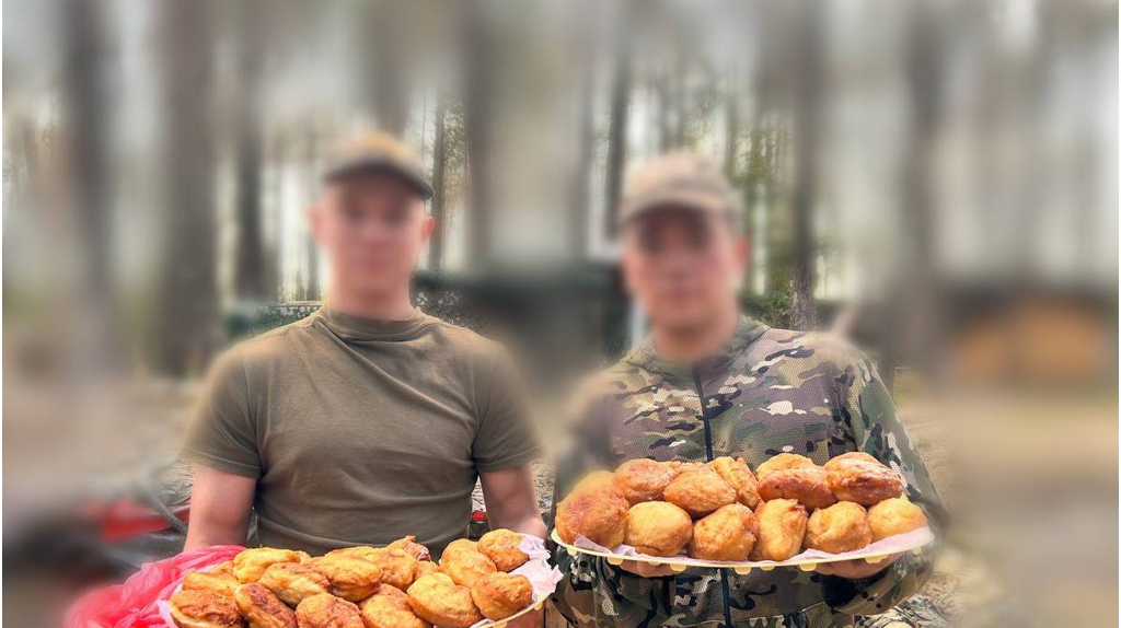 Более 300 хлебобулочных изделий передали из Климово для бойцов СВО в честь Дня ВДВ