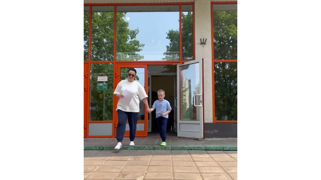 Пострадавший при теракте под Брянском 4-летний Саша едет домой