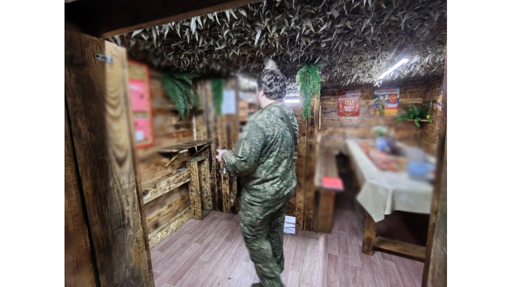 Брянские женщины побаловали военных на позициях домашними котлетами и пирожками