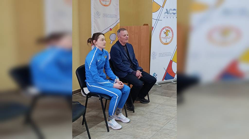 Чемпионка России по лёгкой атлетике Прохорец провела зарядку с брянскими студентами