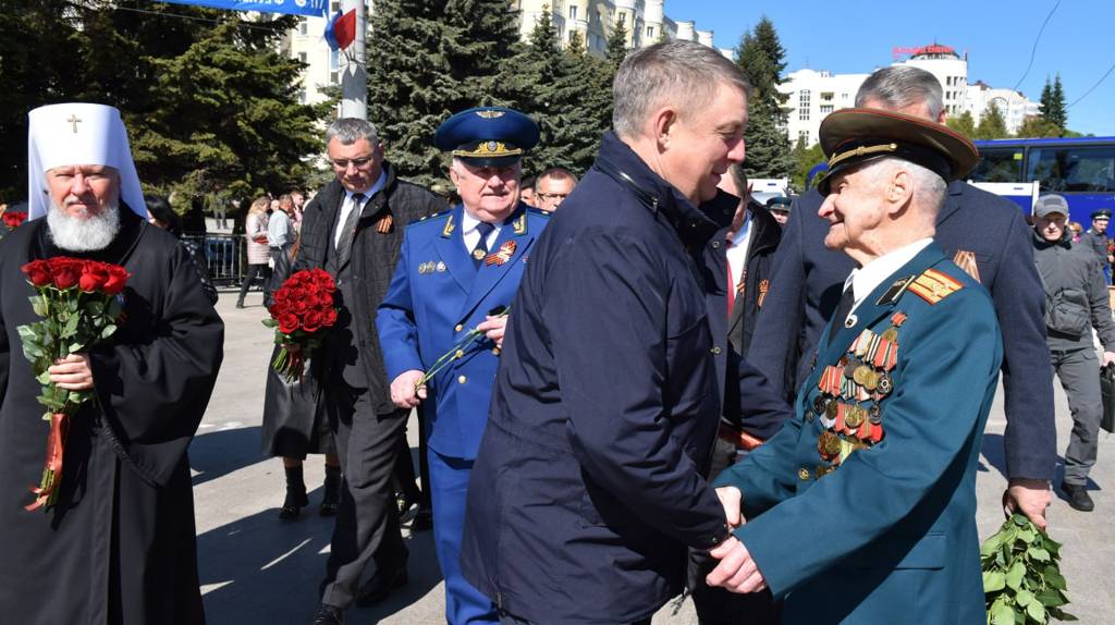 В праздновании Дня Победы в Брянске принял участие ветеран Борис Шапошников