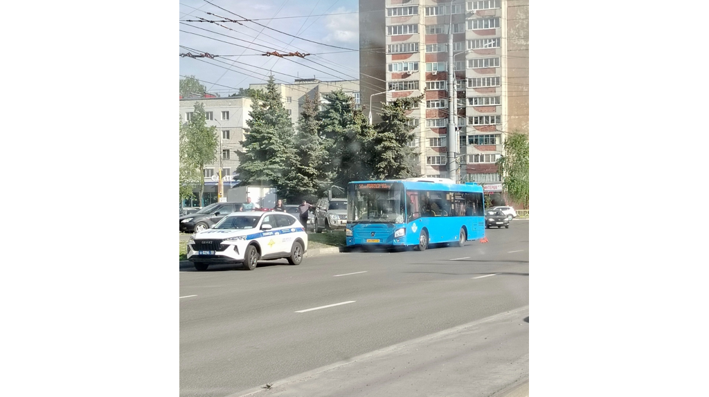 В Брянске на «Электронике» в аварию попал автобус
