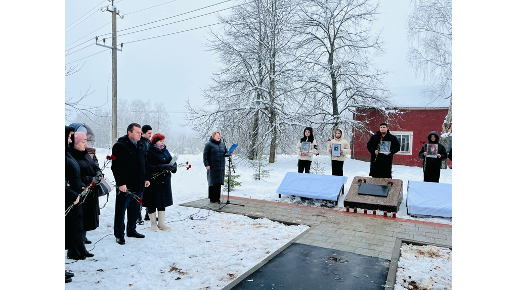 В Дубровке обновили мемориал жертвам Холокоста