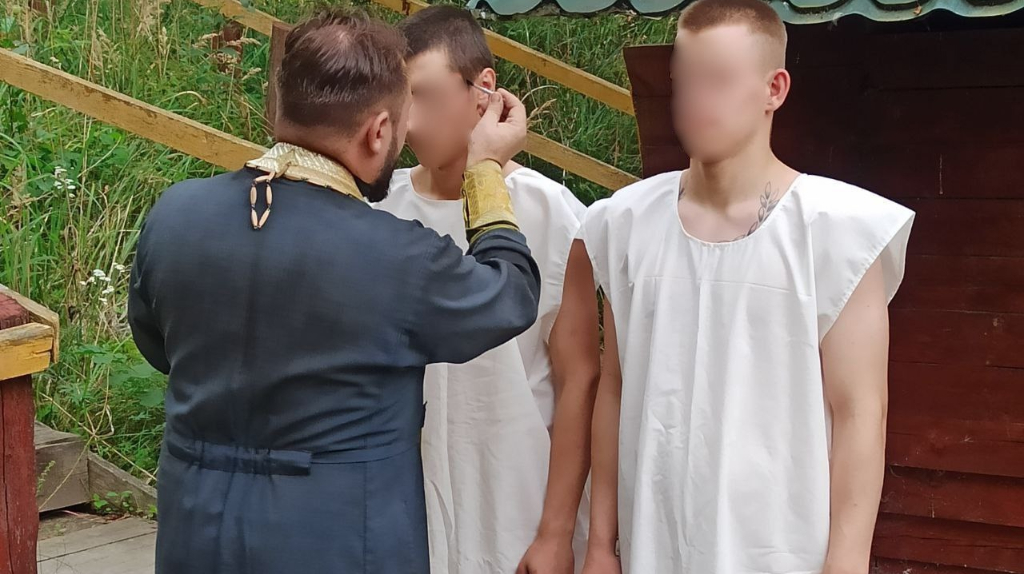 Бойцы СВО приняли таинство крещения в брянском приграничье