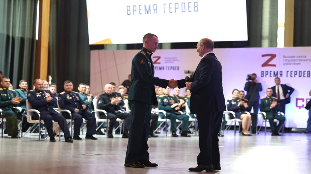 Президент Владимир Путин встретился с участниками программы «Время героев»