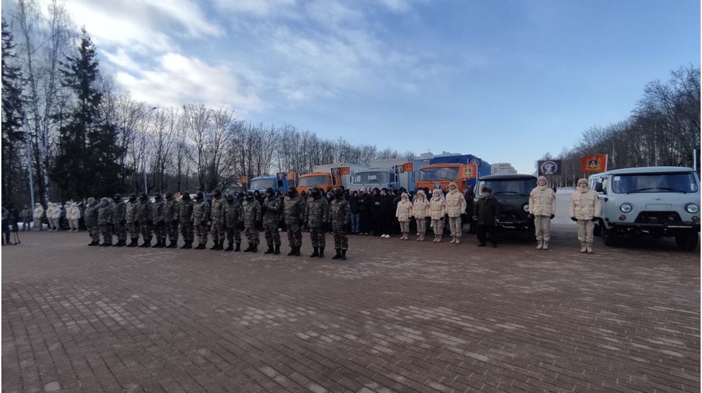 Батальону «БАРС-Брянск» торжественно вручили машины и рации