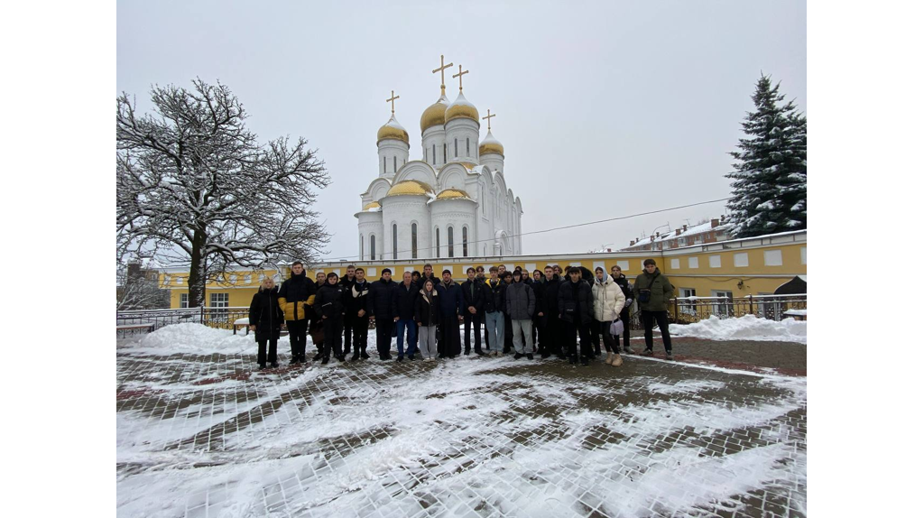 Для студентов железнодорожного техникума устроили экскурсию в кафедральный собор Брянска