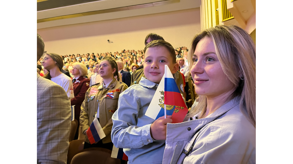 В День России Богомаз напомнил о сплочённости соотечественников после теракта 31 мая