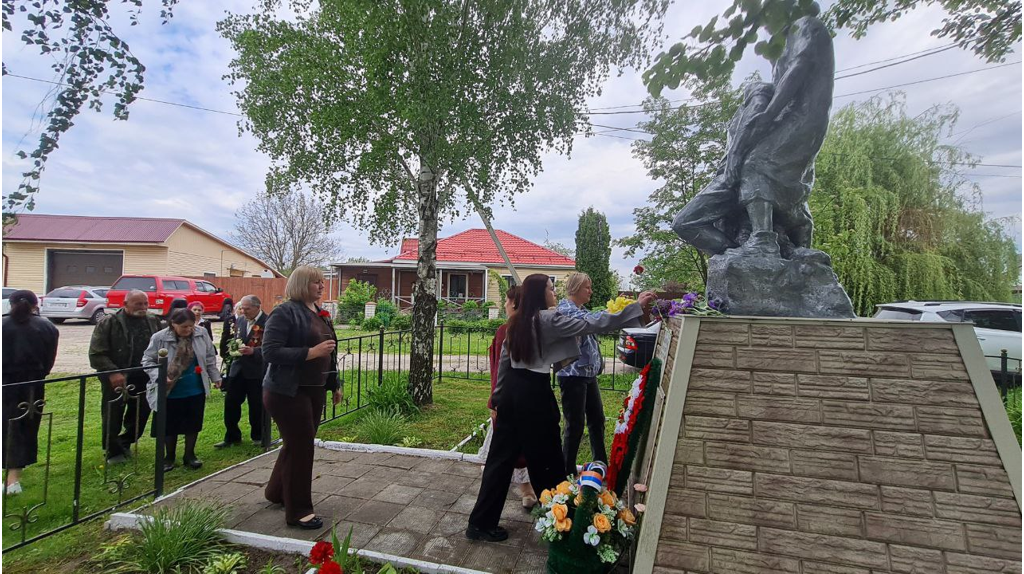 В брянском поселке Суземка почтили память расстрелянных мирных жителей