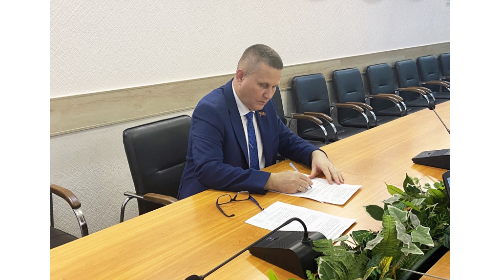 Еще два кандидата в губернаторы сдали подписи брянских депутатов в свою поддержку