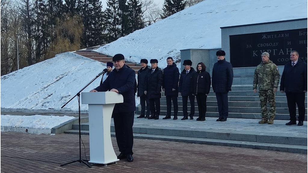 Батальону «БАРС-Брянск» торжественно вручили машины и рации