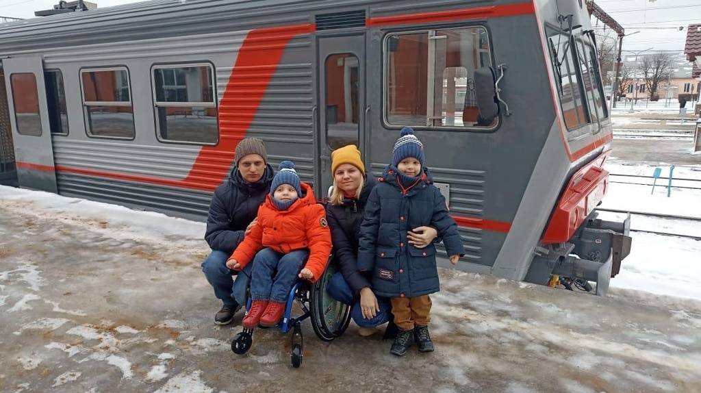 В Брянске 6-летний Костя на один день стал помощником машиниста в рамках акции «Ёлка желаний»