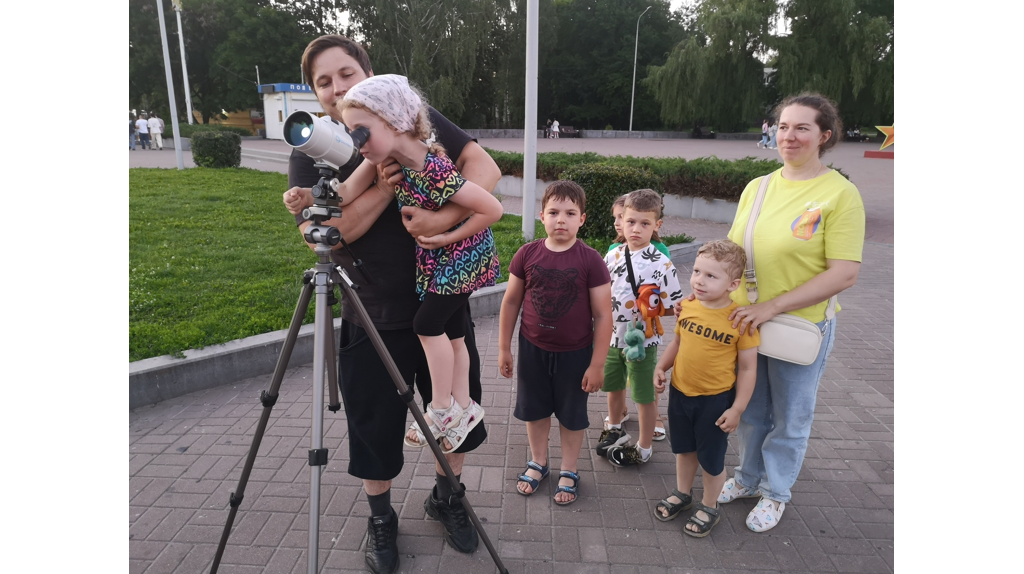 В Брянске «тротуарные астрономы» увидели Море Дождей