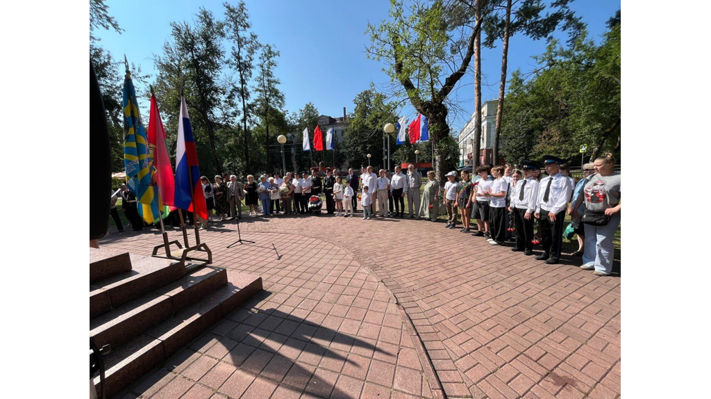 В Брянске почтили память легендарного летчика Павла Камозина