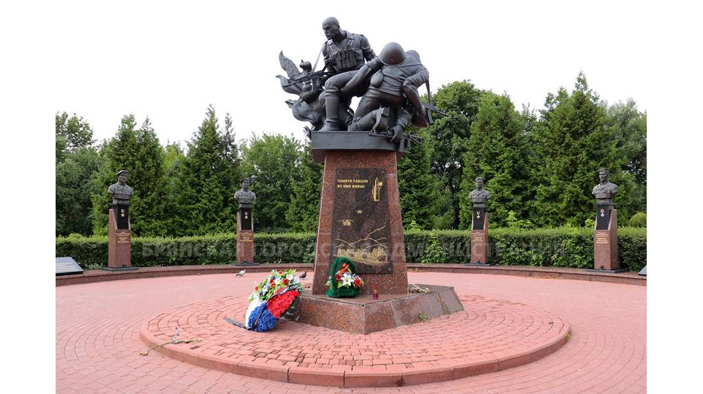 В Брянске начался ремонт памятника «Круговая оборона»