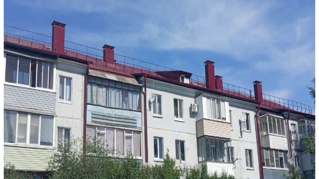 В Брянске отремонтировали крышу многоэтажки по переулку Загородному